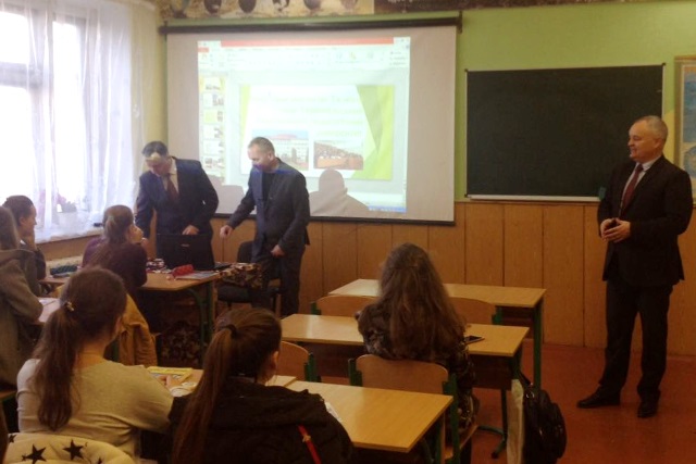 Декан  представляє весь спектр спеціальностей на географічному факультеті